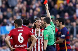 Filipe Luis bị phạt nặng vì thô bạo với Messi